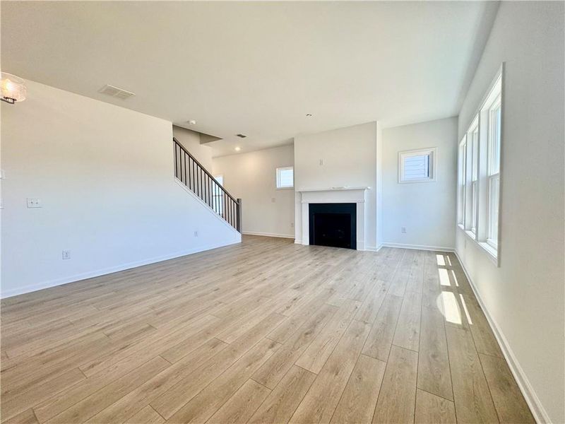 Spacious, unfurnished interior of a new home in Eastlyn Crossing, Flowery Branch (Image 19).