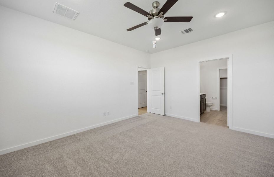 Spacious, unfurnished interior of a new home in Sonterra, Jarrell (Image 21). Spacious, unfurnished interior of a new home in Sonterra, Jarrell (Image 21).