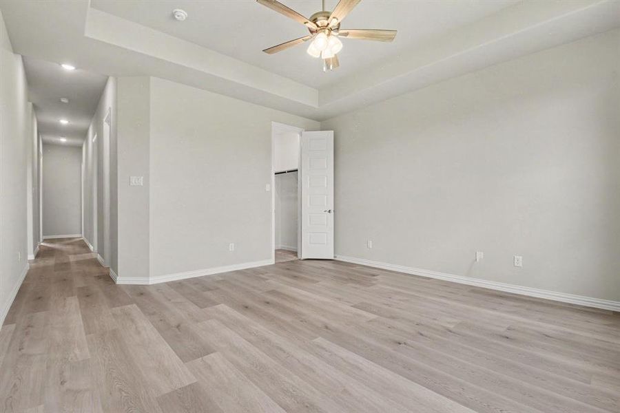 Spacious, unfurnished interior of a new home in Ten Mile Creek Estates, DeSoto (Image 31).