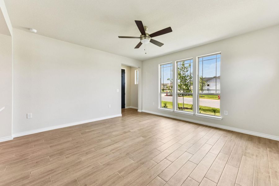 Unfurnished room featuring light wood-style flooring and a ceiling fan