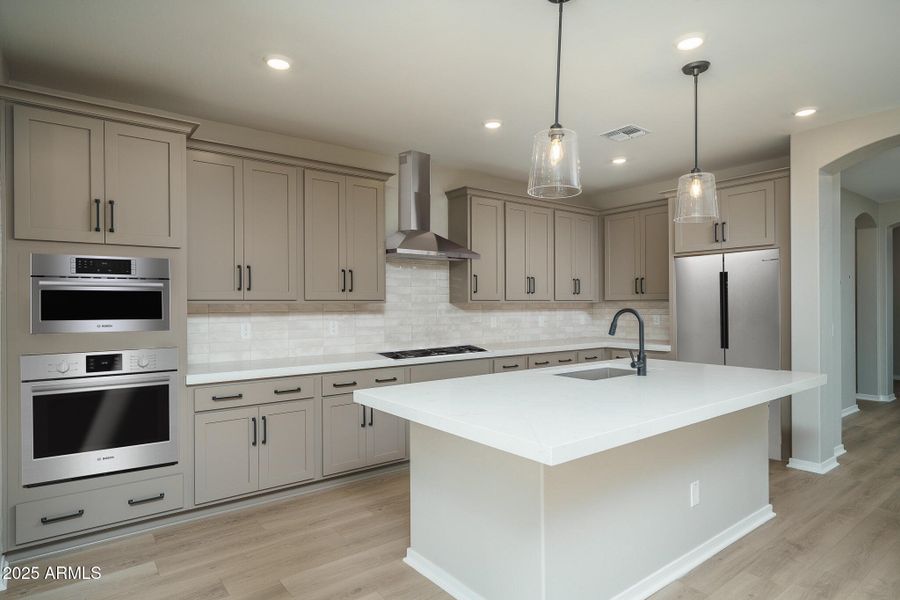 10) KITCHEN 10) KITCHEN