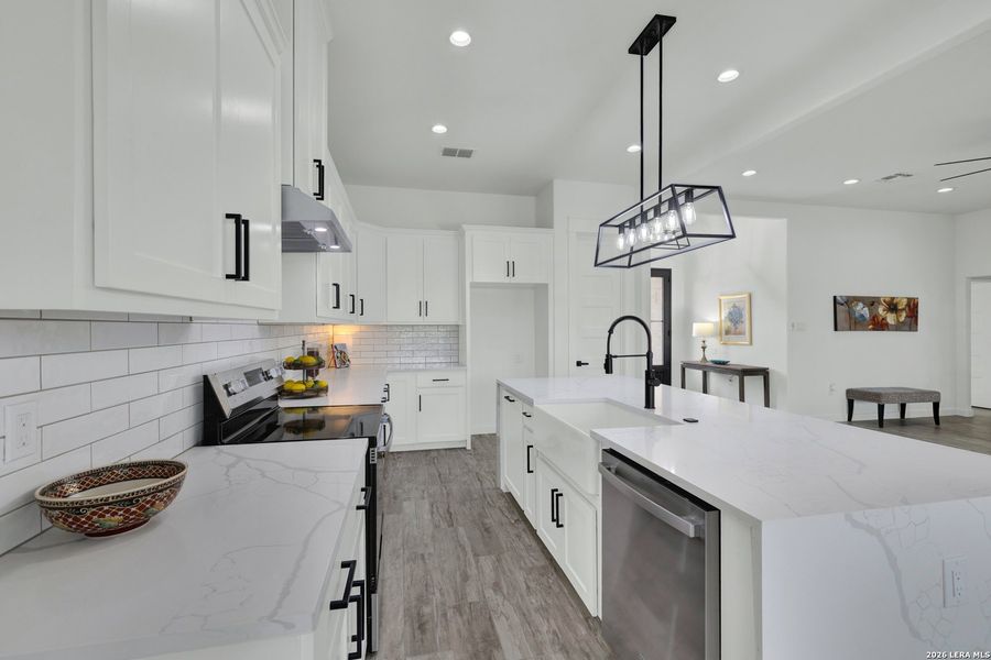 Furnished interior view inside a new home in , Seguin (Image 36).