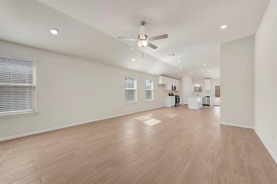 Spacious, unfurnished interior of a new home in Mobberly Farms, Pilot Point (Image 21).