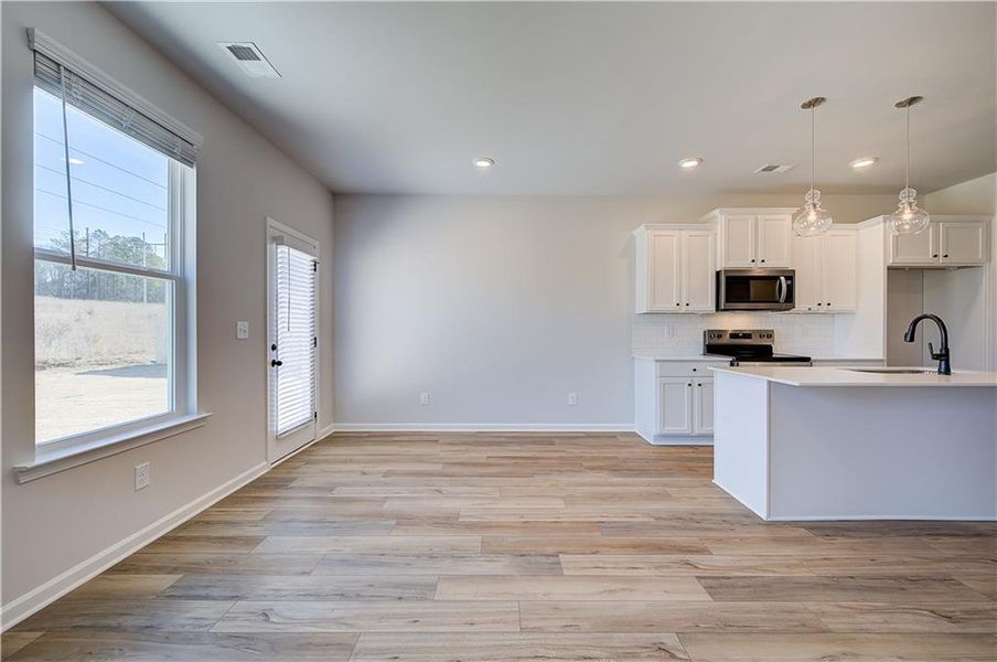 Spacious, unfurnished interior of a new home in Chapel Hill, Newnan (Image 16).