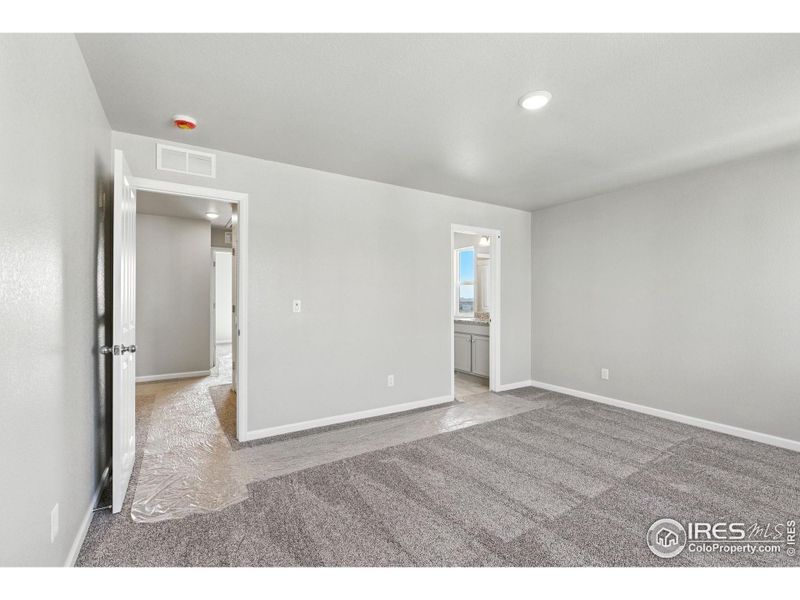 Spacious, unfurnished interior of a new home in Pintail Commons at Johnstown Village, Johnstown (Image 6).