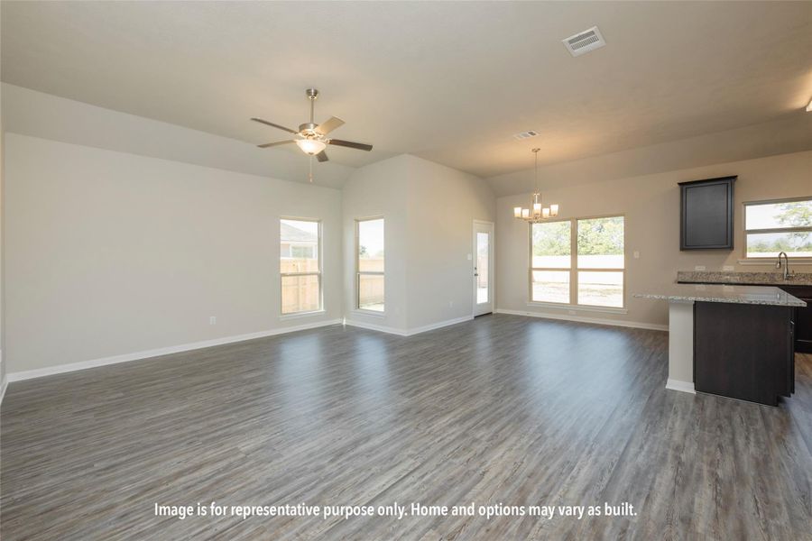Spacious, unfurnished interior of a new home in Sterling Ridge, Huntsville (Image 8).