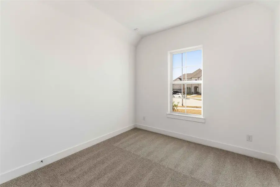 Spacious, unfurnished interior of a new home in Valencia, Manvel (Image 18).