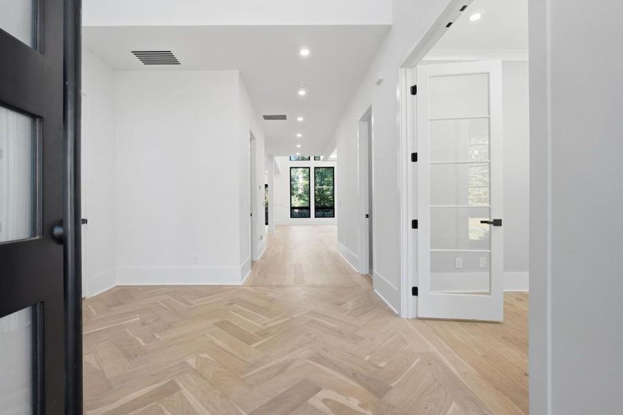 Spacious, unfurnished interior of a new home in , Atlanta (Image 26). Spacious, unfurnished interior of a new home in , Atlanta (Image 26).