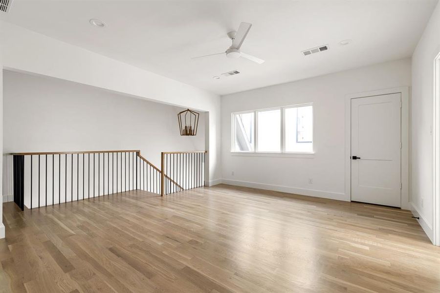 Spacious, unfurnished interior of a new home in , Dallas (Image 39).