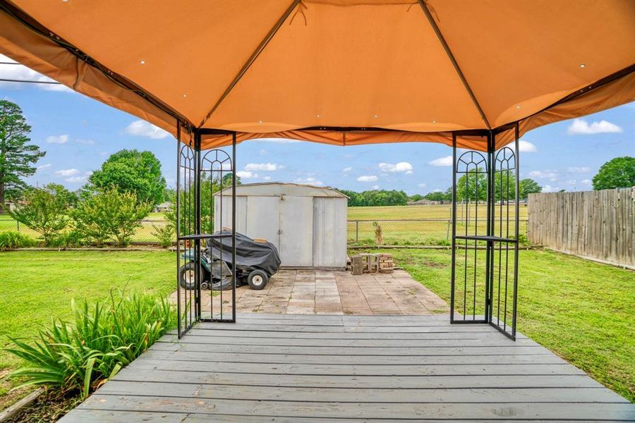 Exterior details and patio area of a home in , Paris (Image 3).