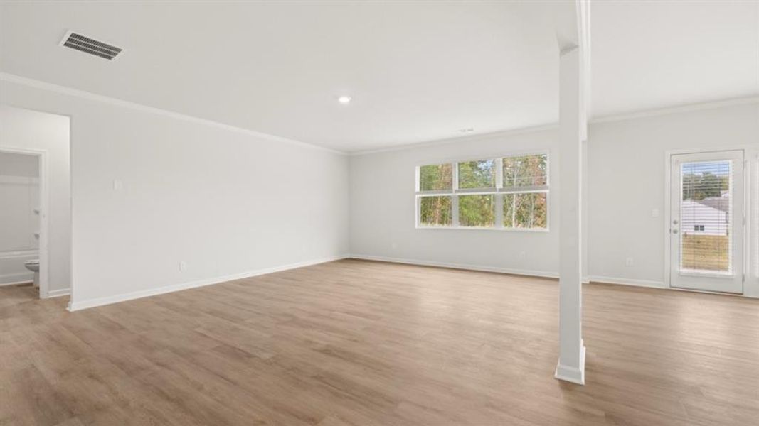 Spacious, unfurnished interior of a new home in Lost Creek, Dallas (Image 26).