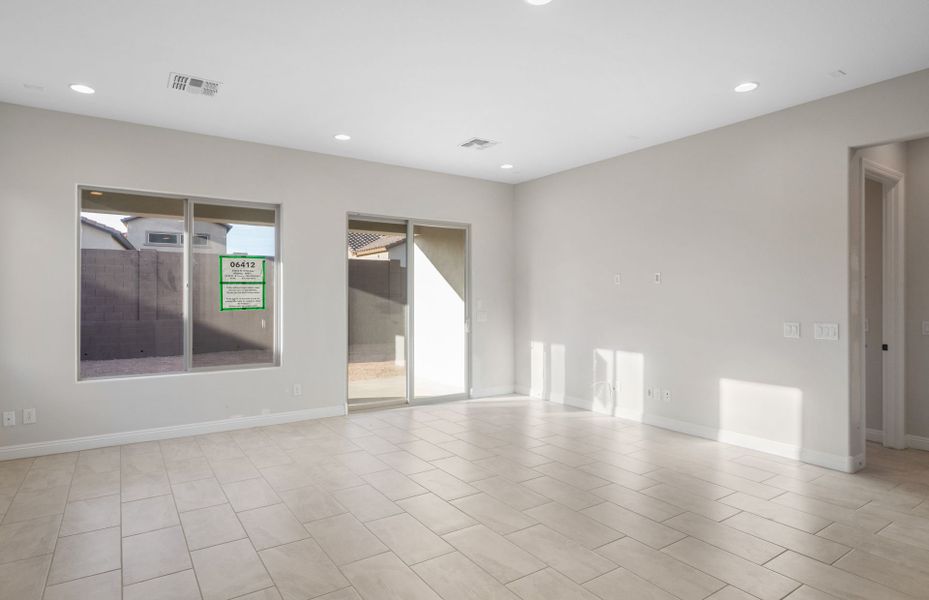 Spacious, unfurnished interior of a new home in Artisan at Asante, Surprise (Image 25).