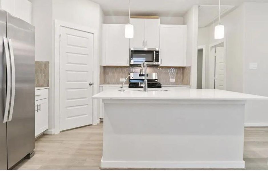 Photo is not of the actual home, but is an inspirational photo of builder’s model home and may depict options, furnishings, and/or decorator features that are not included Photo is not of the actual home, but is an inspirational photo of builder’s model home and may depict options, furnishings, and/or decorator features that are not included