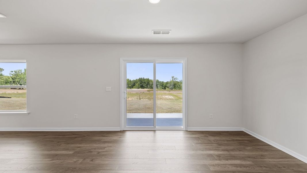 Spacious, unfurnished interior of a new home in Cedar Gap, Fountain Inn (Image 15).