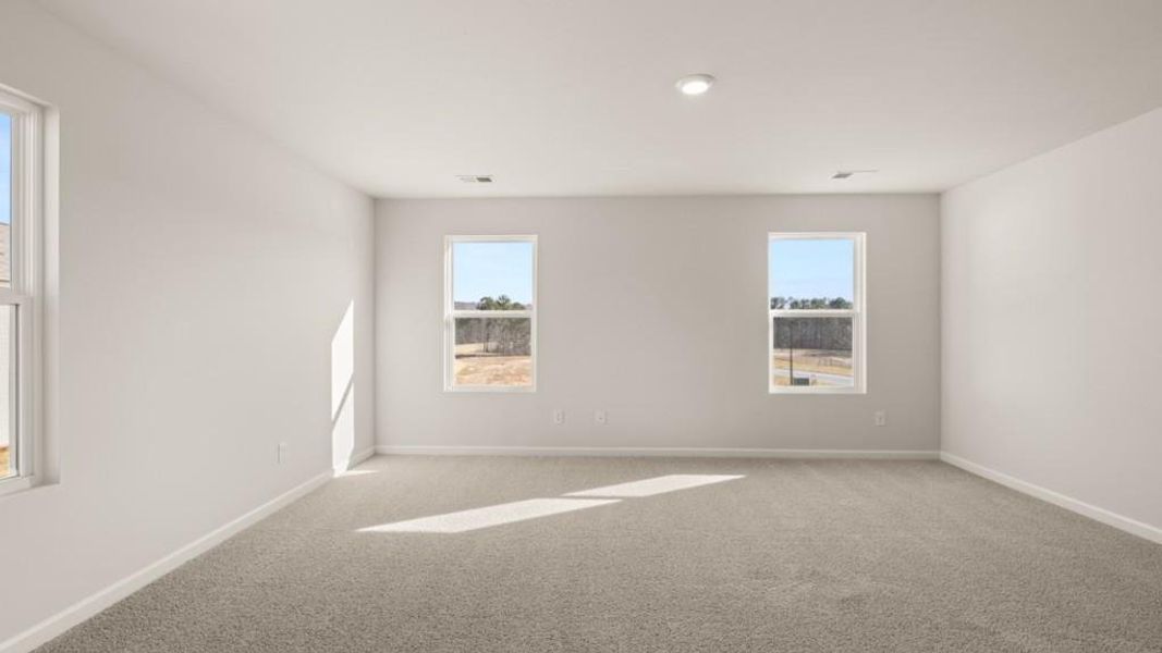 Spacious, unfurnished interior of a new home in Fairway 17 at Mirror Lake, Villa Rica (Image 15).