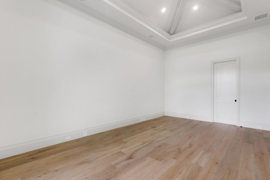 Spacious, unfurnished interior of a new home in , Palm Beach Gardens (Image 23).