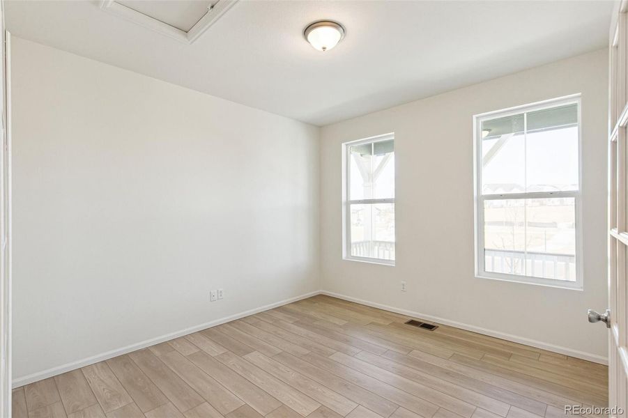 Spacious, unfurnished interior of a new home in Turnberry, Commerce City (Image 24).