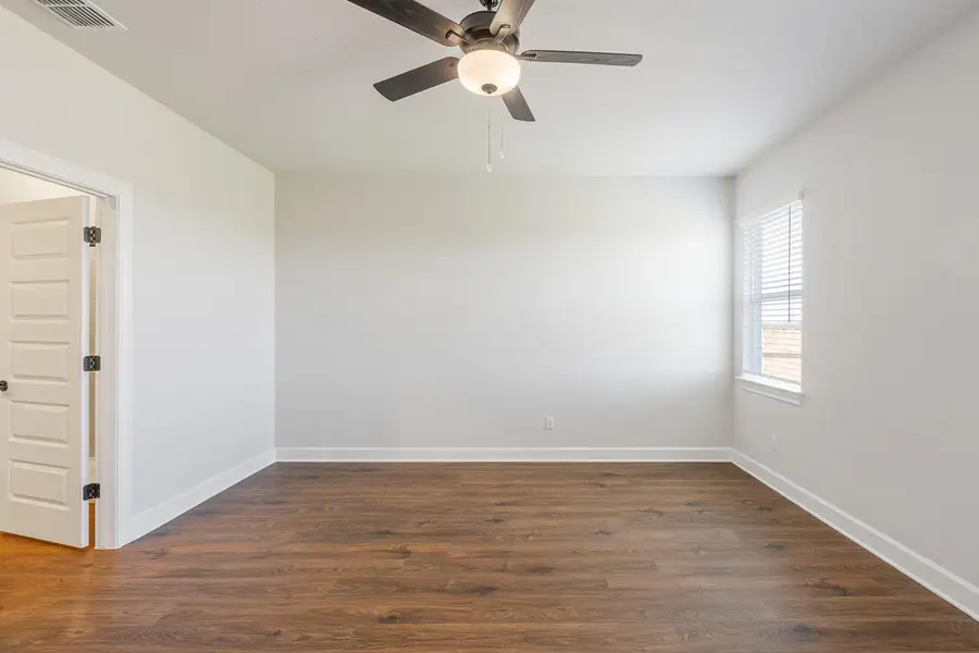Spacious, unfurnished interior of a new home in Canyon Ranch, Jarrell (Image 6).