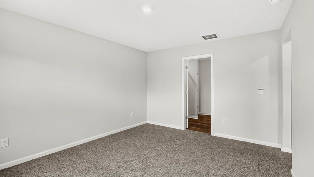 Spacious, unfurnished interior of a new home in Tanglewood Townes, Greenville (Image 33).