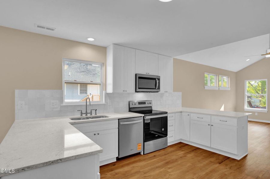 9-web-or-mls-230 N Melville St-9