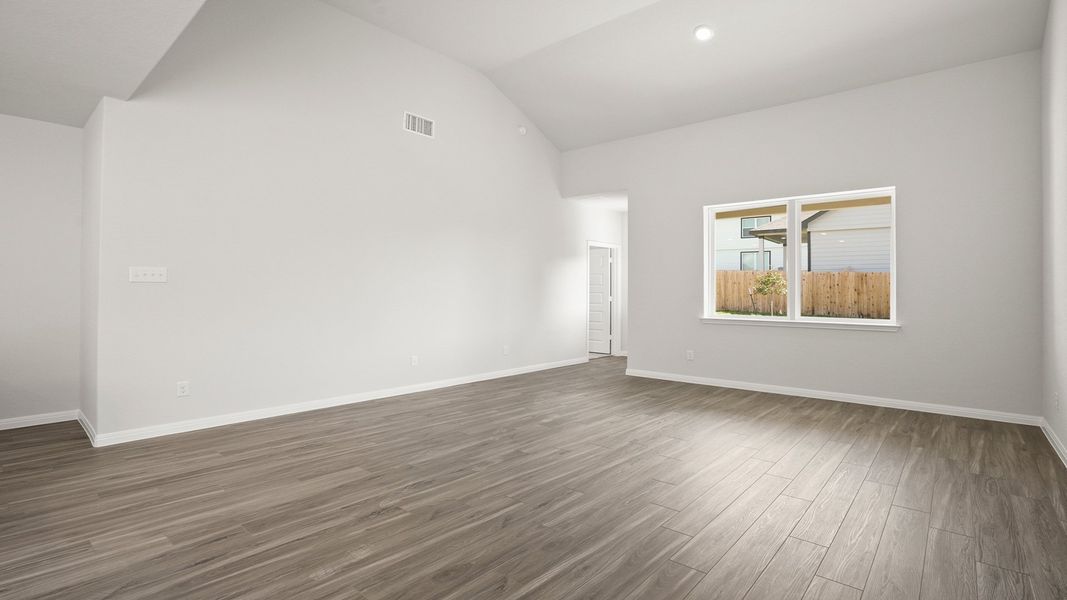 Spacious, unfurnished interior of a new home in Hunters Ranch, San Antonio (Image 10).