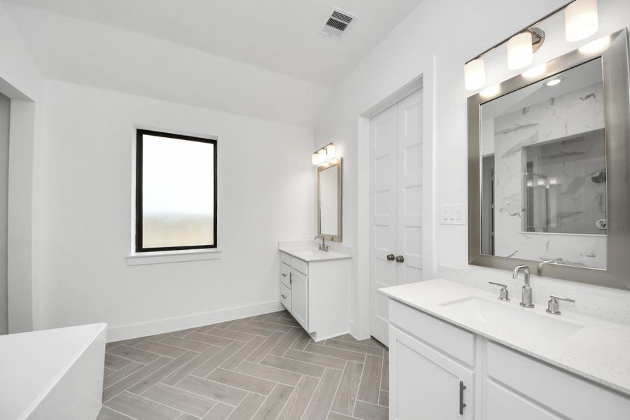 Furnished interior view inside a new home in Amira: Heritage Collection, Tomball (Image 10).