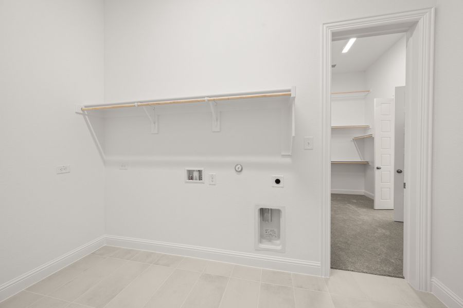 Spacious, unfurnished interior of a new home in Redden Farms, Midlothian (Image 24).