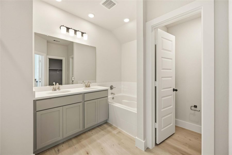 Furnished interior view inside a new home in Alicante, Houston (Image 6).
