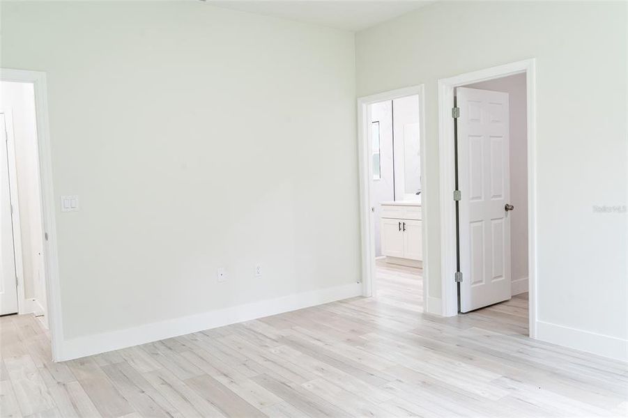 Spacious, unfurnished interior of a new home in , Citrus Springs (Image 26).