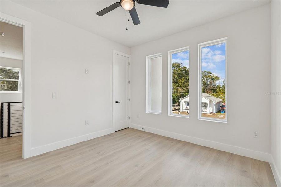 Spacious, unfurnished interior of a new home in , Tampa (Image 76).
