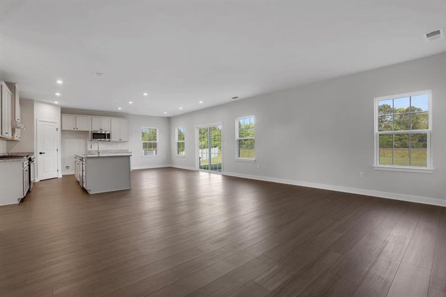 Spacious, unfurnished interior of a new home in Edinburgh, Locust Grove (Image 28).