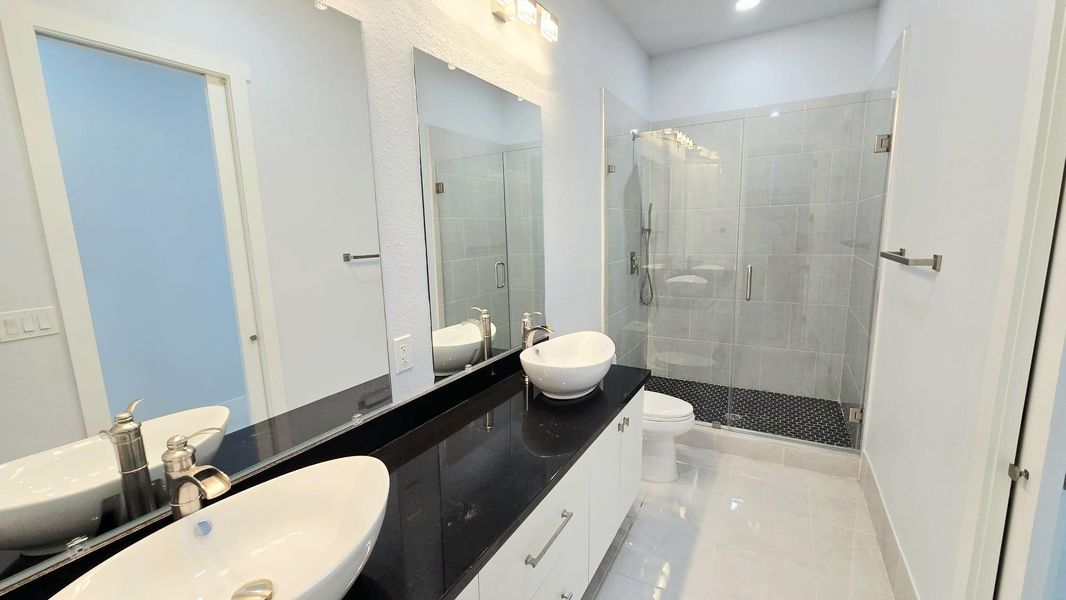 secondary bathroom 1/4 secondary bathroom 1/4