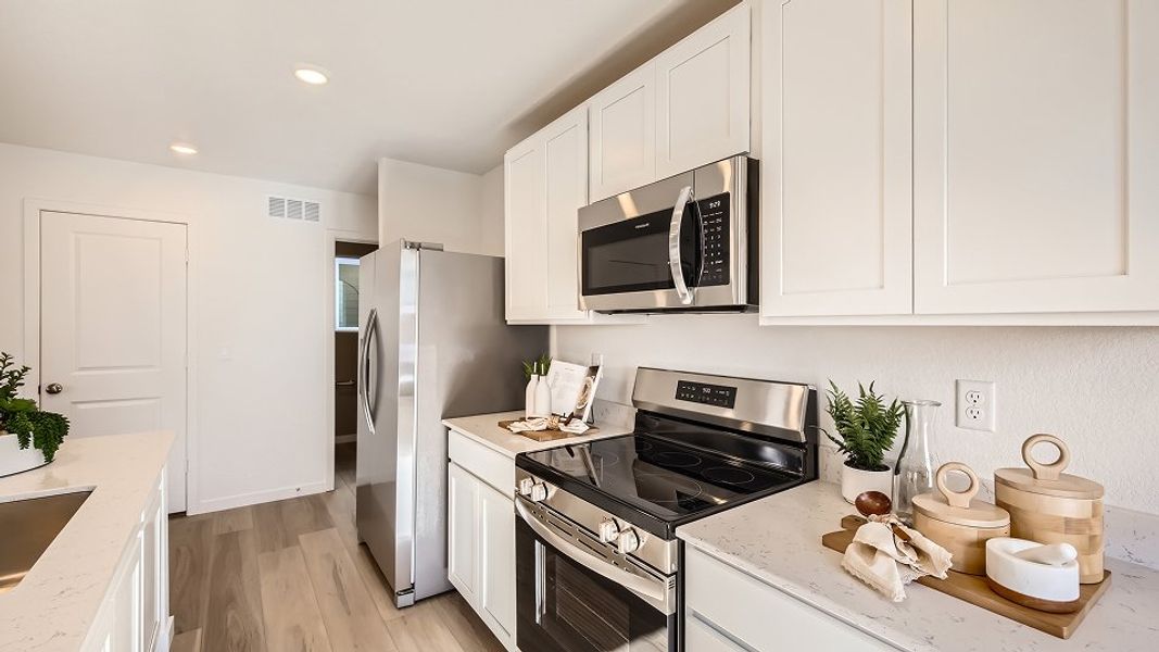 2504 Elm Kitchen 2of3 F1