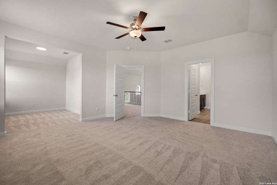 Spacious, unfurnished interior of a new home in Trilogy Grove, San Antonio (Image 17).