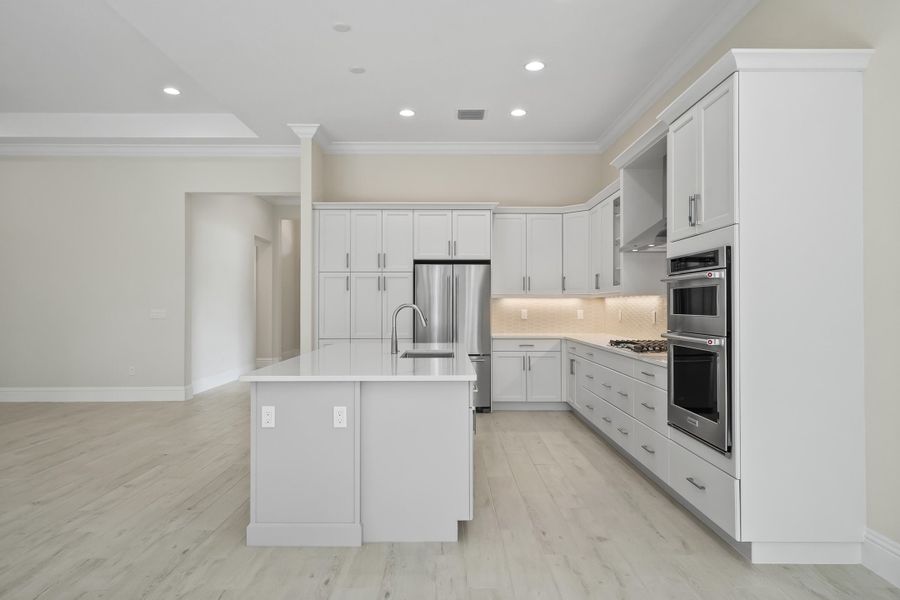 4232 Montagu Ave_Amaryllis_Lot 15_29