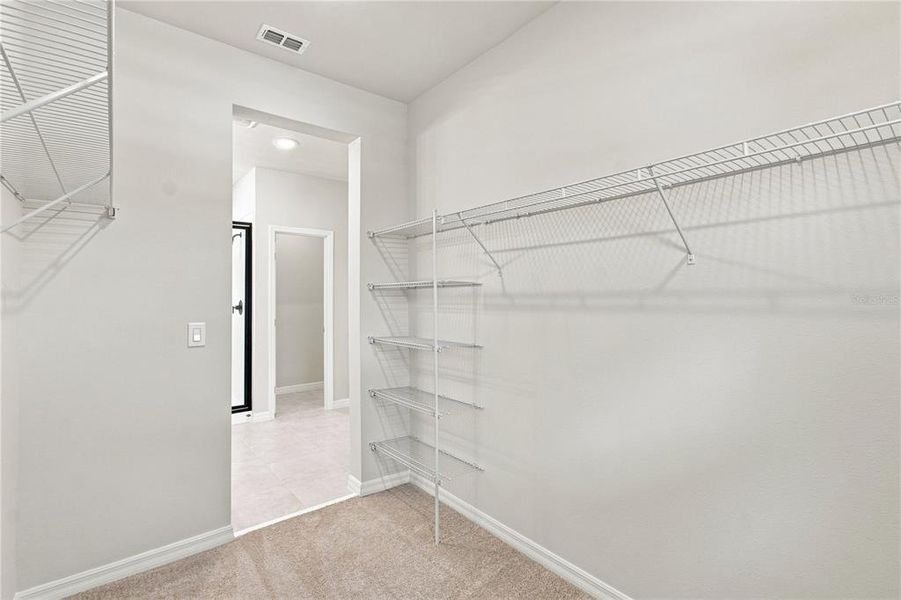Spacious, unfurnished interior of a new home in , St. Cloud (Image 14).
