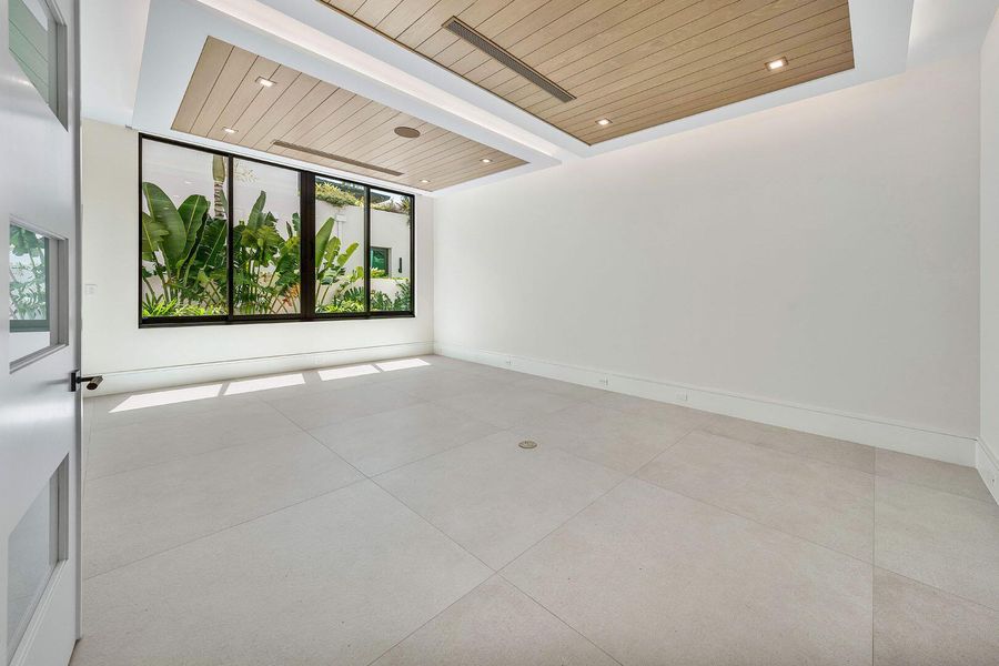 Spacious, unfurnished interior of a new home in , Boca Raton (Image 24).