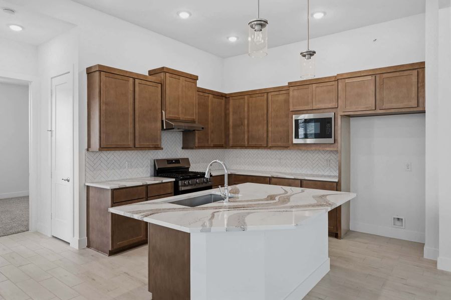 Furnished interior view inside a new home in Beacon Point, Texas City (Image 5).
