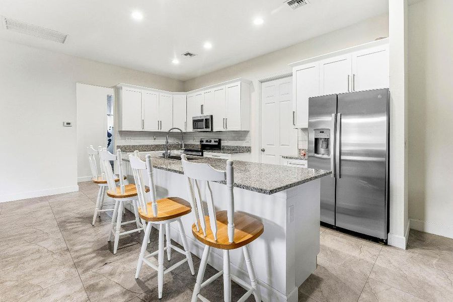 009-2366SouthwestBlaineTerrace-PortStLuc