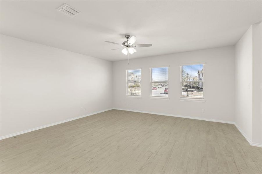 04. 3723 Jade - Family