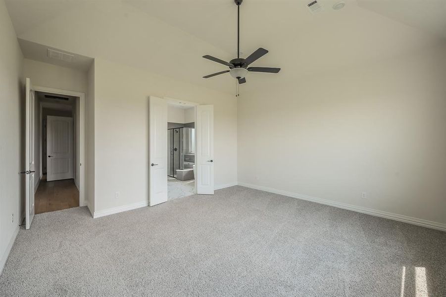 Spacious, unfurnished interior of a new home in Matthews Farms, Venus (Image 23).