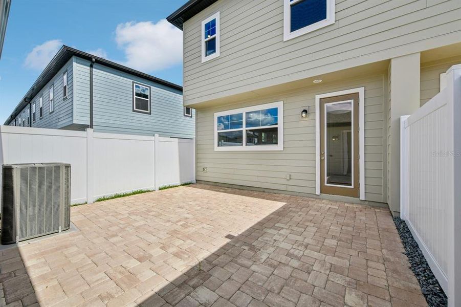 Exterior details and patio area of a home in , Winter Garden (Image 26).