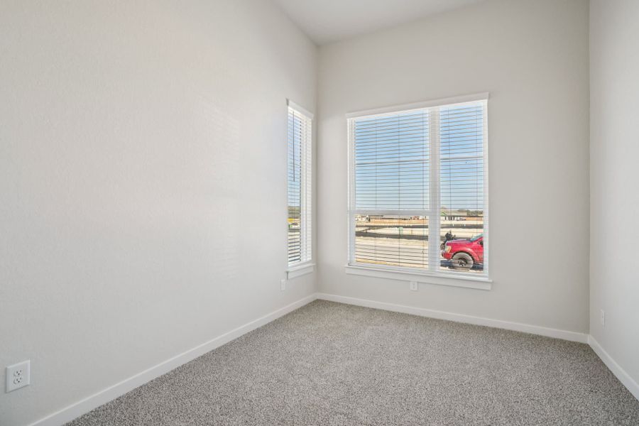 Spacious, unfurnished interior of a new home in Meyer Ranch, New Braunfels (Image 41).