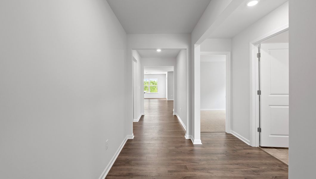 Spacious, unfurnished interior of a new home in Sherwood Gardens, Landrum (Image 13).