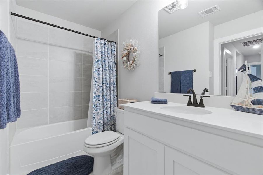 Furnished interior view inside a new home in Trail Creek, Cleburne (Image 17).
