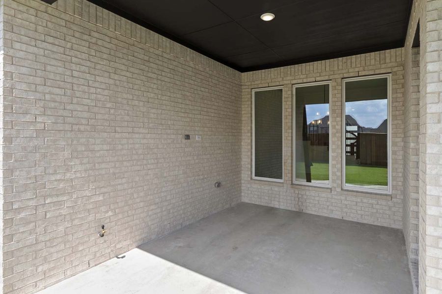 Exterior details and patio area of a home in Nelson Lake, Rockwall (Image 3).