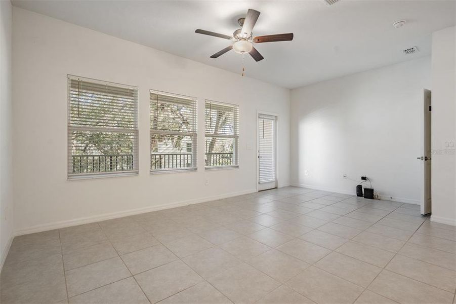 Spacious, unfurnished interior of a new home in , Tampa (Image 39).