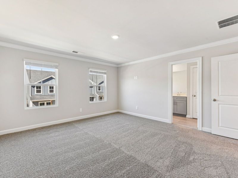 Spacious, unfurnished interior of a new home in Crossrail Station, Mooresville (Image 11).