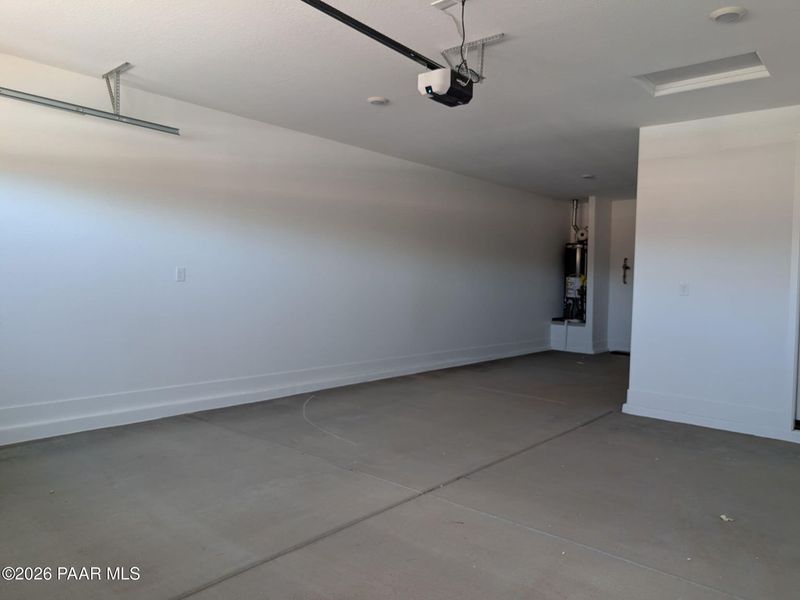 Spacious, unfurnished interior of a new home in South Ranch Western Collection, Prescott (Image 7).