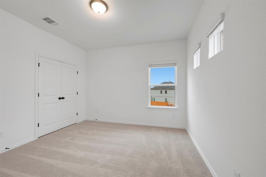 Spacious, unfurnished interior of a new home in Heritage, Dripping Springs (Image 24).